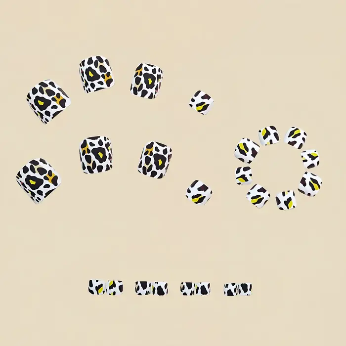 Faux ongles imprimé léopard noir et blanc