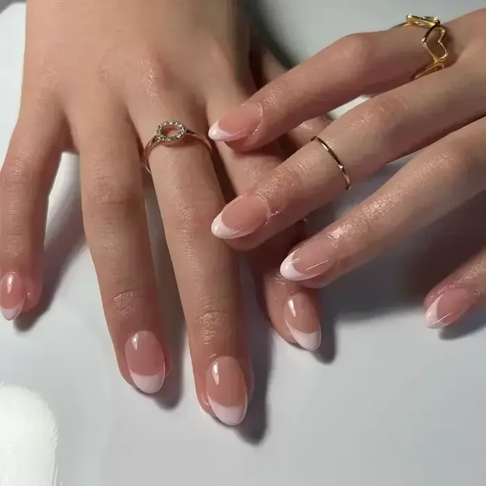 Faux ongles français en amande