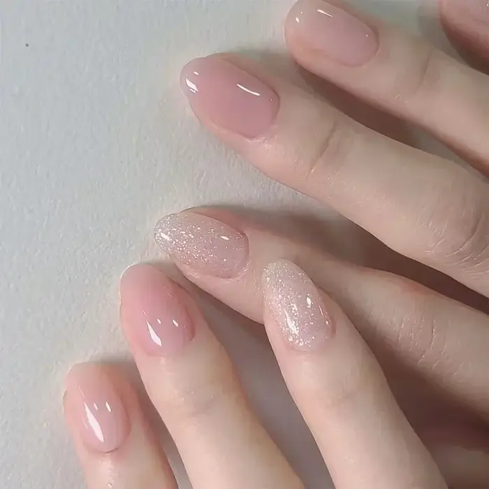 Faux ongles en amande avec poudre scintillante