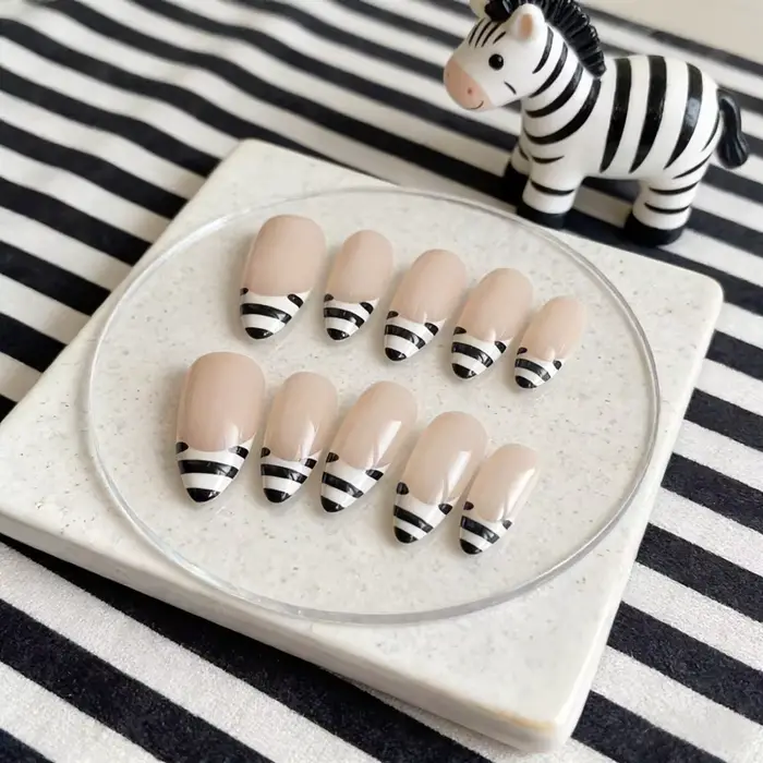 10 faux ongles à presser faits main