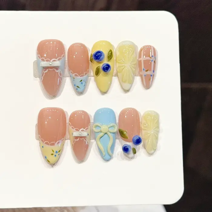 Faux ongles artisanaux adhésifs
