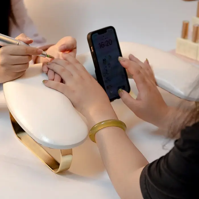 Support de téléphone professionnel et repose-bras spécial pour artistes ongulaires : repose-main en forme de U pour