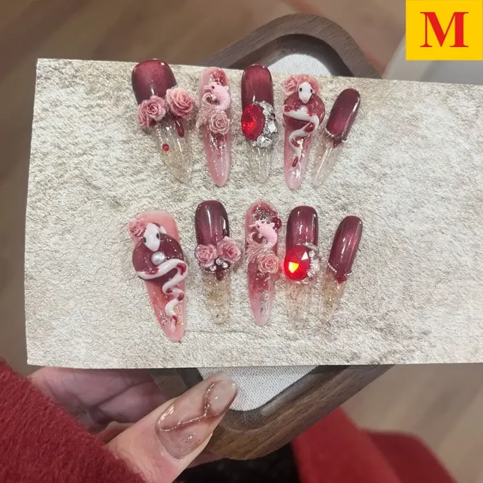 Ongles aiguilles faits à la main
