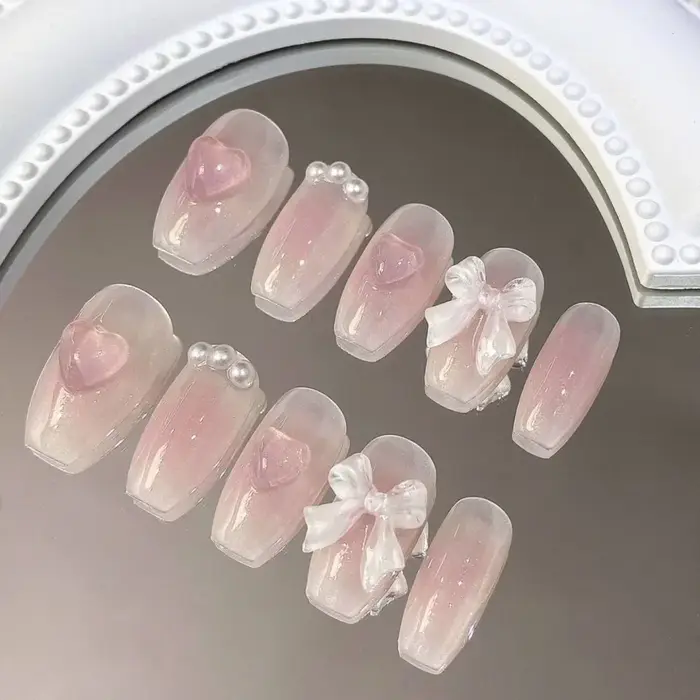 Ongles artificiels courts roses mignons style princesse