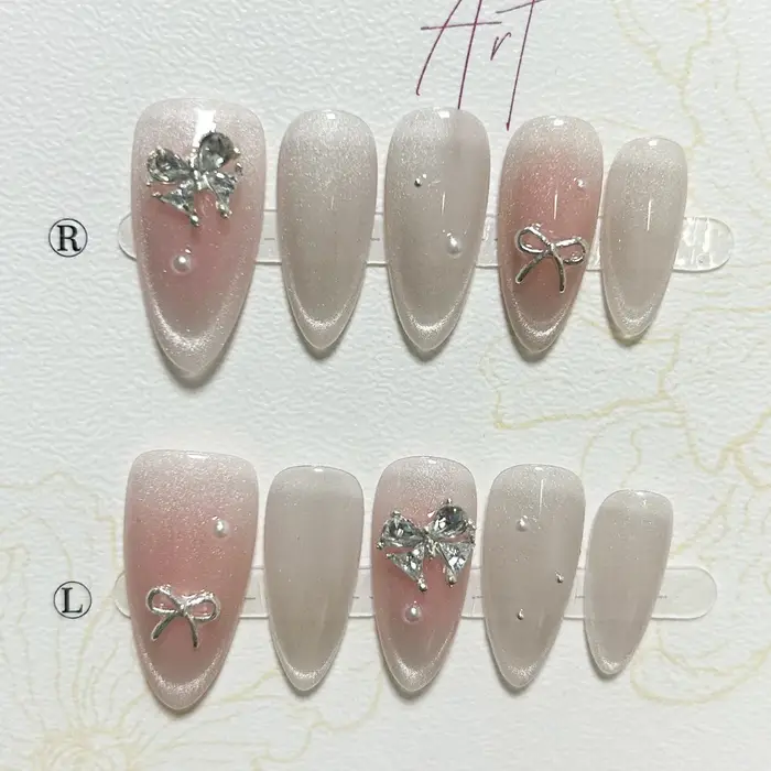 Mignon rose Blush amande fait à la main presse sur les ongles doux