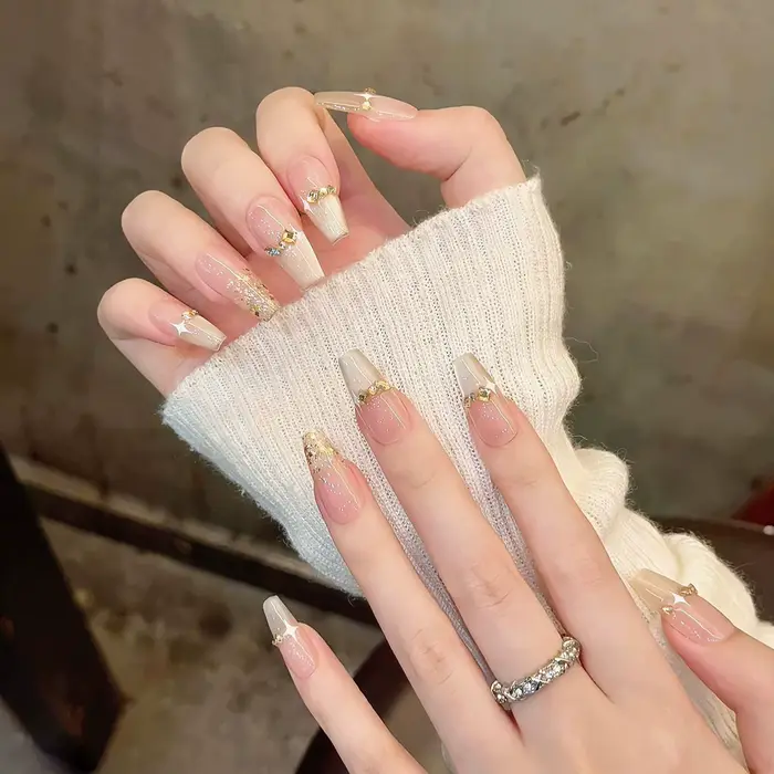 Champagne français presse sur ongles mi-long dégradé rose oeil de chat fait à la main faux