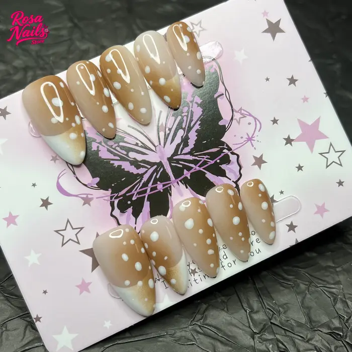 10 pièces presse à la main sur les ongles cerf impression peint