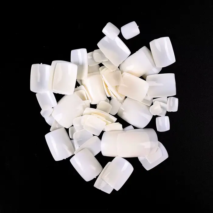 Faux orteils ongles français carré Nature blanc clair