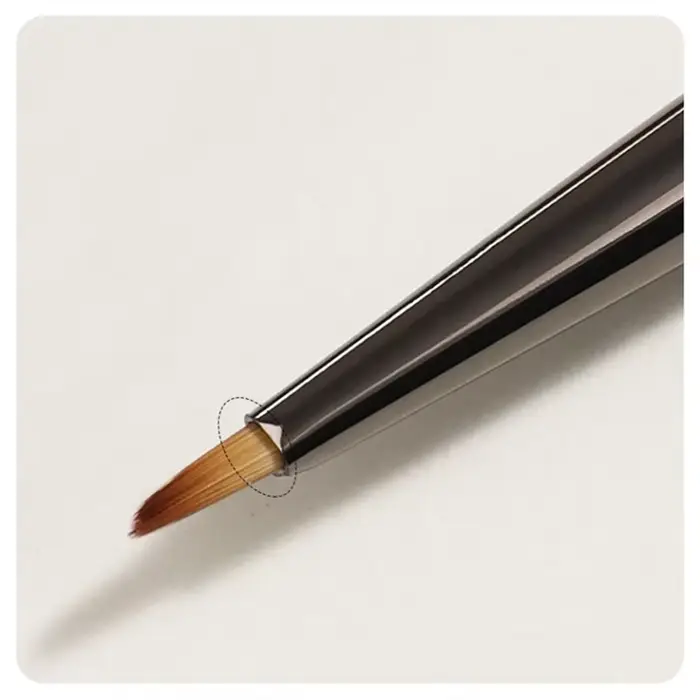 Brosse triangulaire pour Nail Art