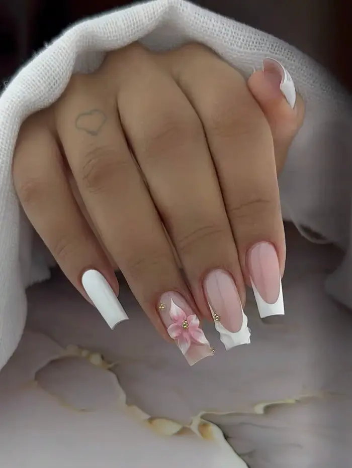 10 faux ongles rectangulaires de longueur moyenne, faits à la main, avec un motif floral dégradé rose et blanc délicat et une finition brillante, réutilisables. Ongles français blanc pur avec base ros