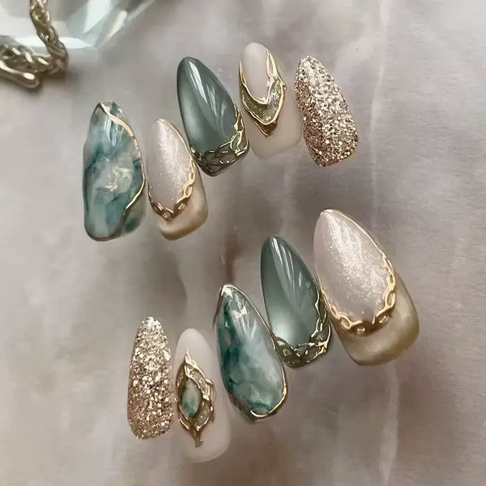 24 faux ongles argentés effet œil de chat avec motif baroque, brillants, style amande gothique, réut