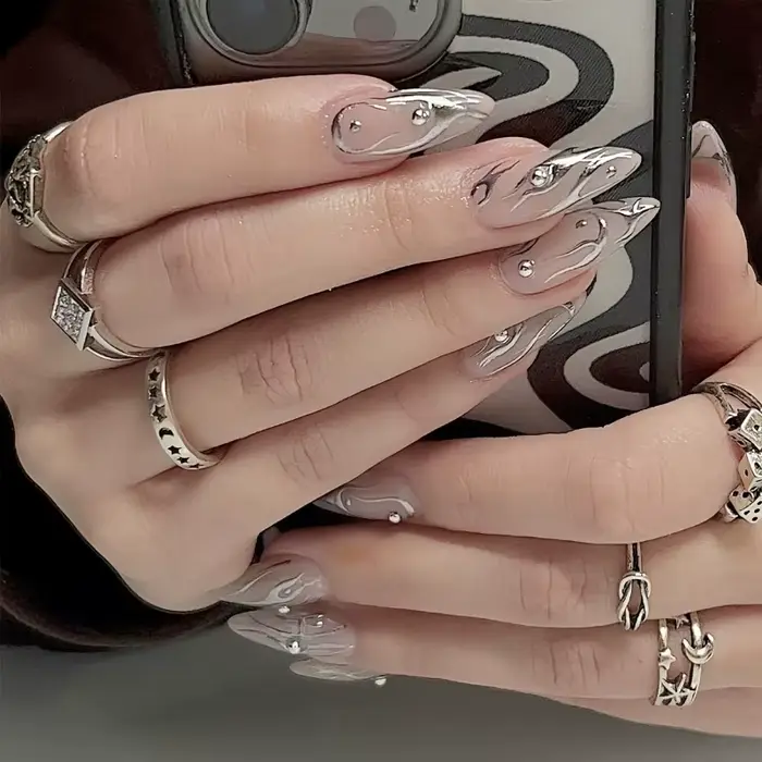 Faux ongles longs à porter