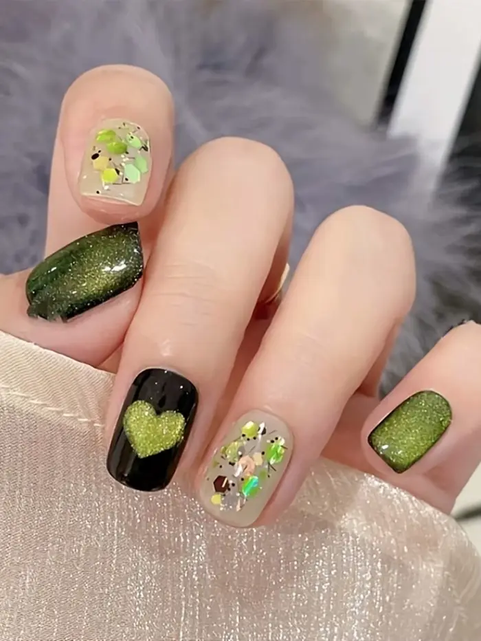 Faux ongles faits à la main