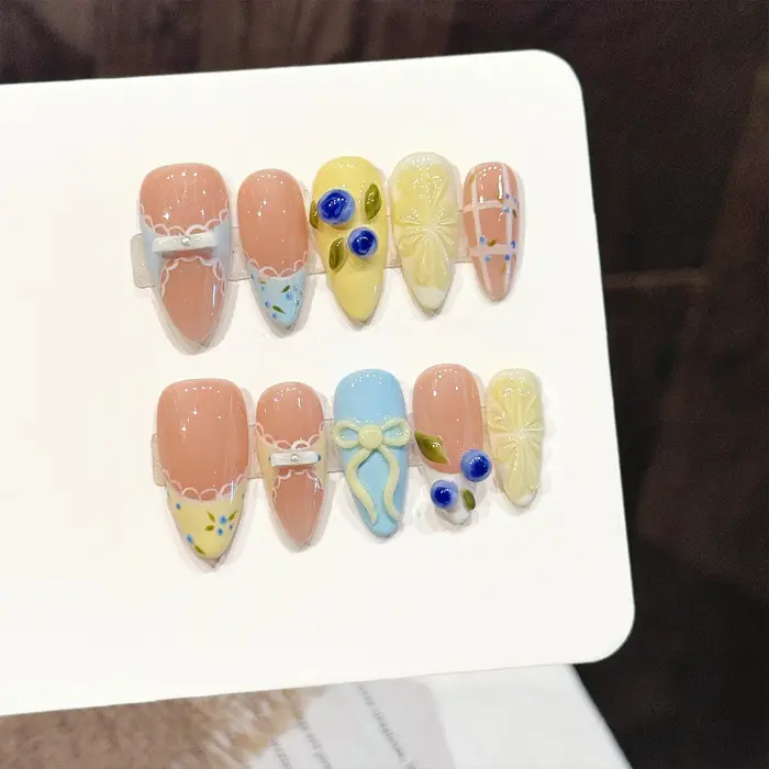 Faux ongles artisanaux adhésifs
