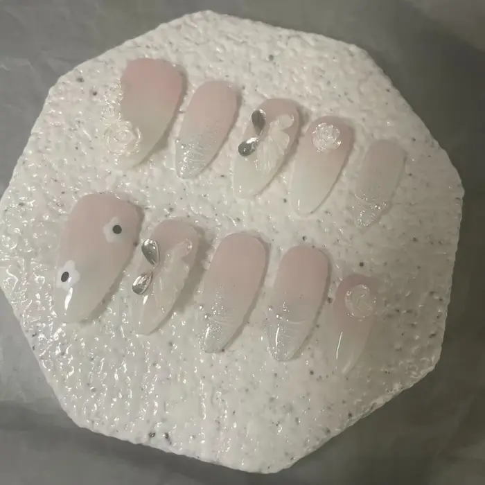 Jennie Style Butterfly Camellia Handmade Amond Press on Nails Korean Sexy Mignon Nail Art Perlé Fleur Paillette De Glitter Faux