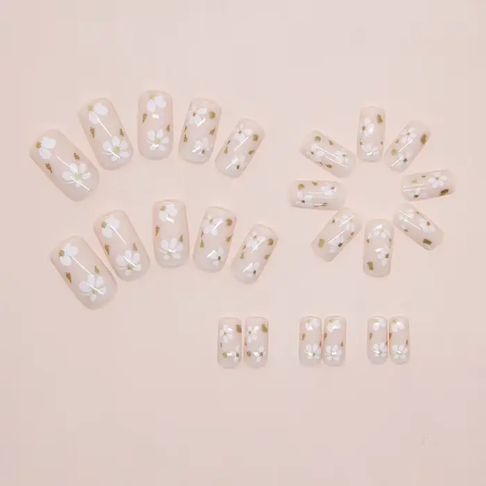 Ensemble complet de 24 faux ongles carrés courts