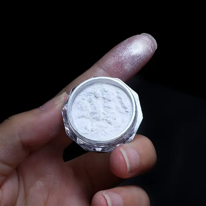 Aurora perle blanc ongles paillettes poussière clair de lune