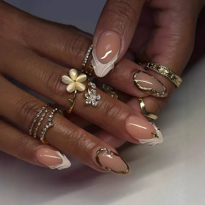 Faux ongles français simples avec tête d'amande