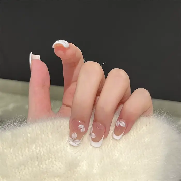 Faux ongles français faits à la main