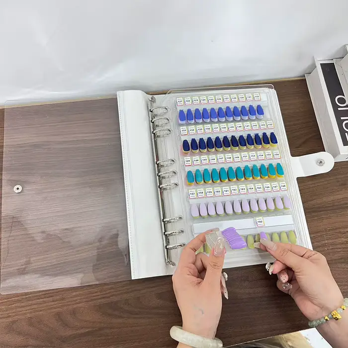 Palette de couleurs pour ongles