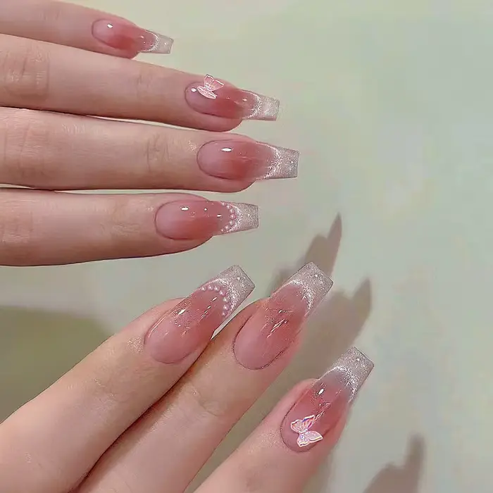 10 pièces de faux ongles à presser papillon rose