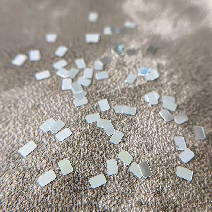 Paillettes et bijoux pour ongles