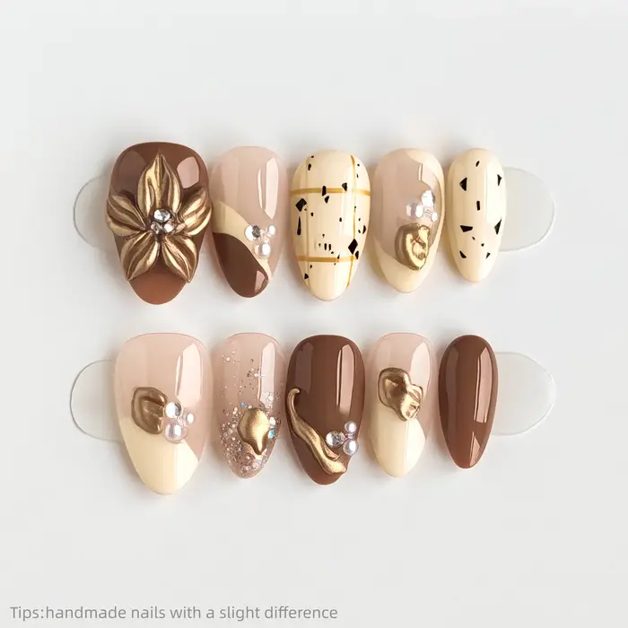 10 pièces à la main marron nu or Gel fleur presse sur ongles amande courte couverture complète portable réutilisable