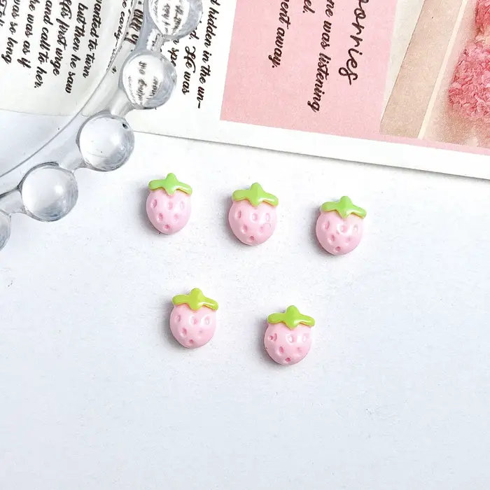 Breloques pour ongles en résine de fraise