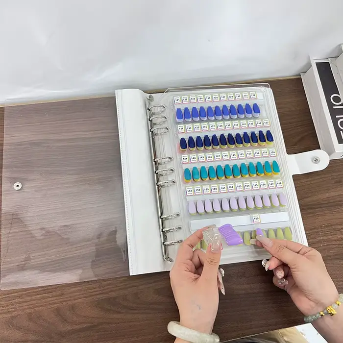 Palette de couleurs pour ongles