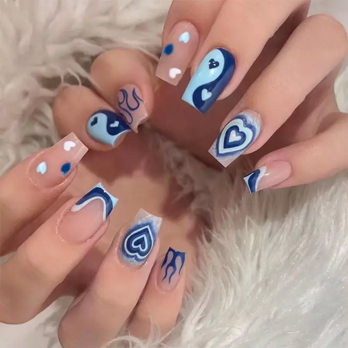 24 faux ongles bleus effet flamme