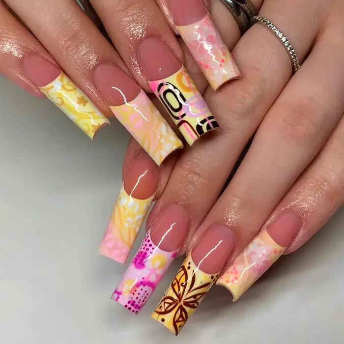 24 faux ongles à motifs imprimés style français